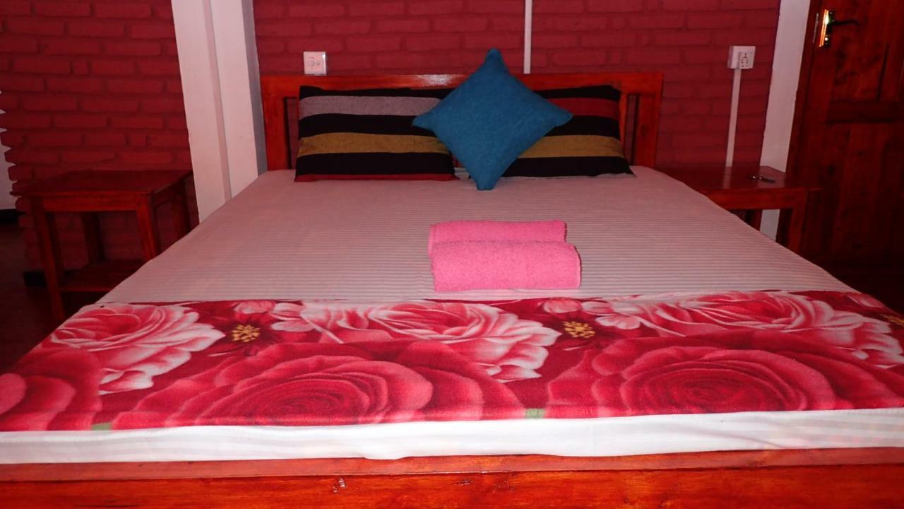 Bed and Breakfast Eco Salient View à Ella Extérieur photo